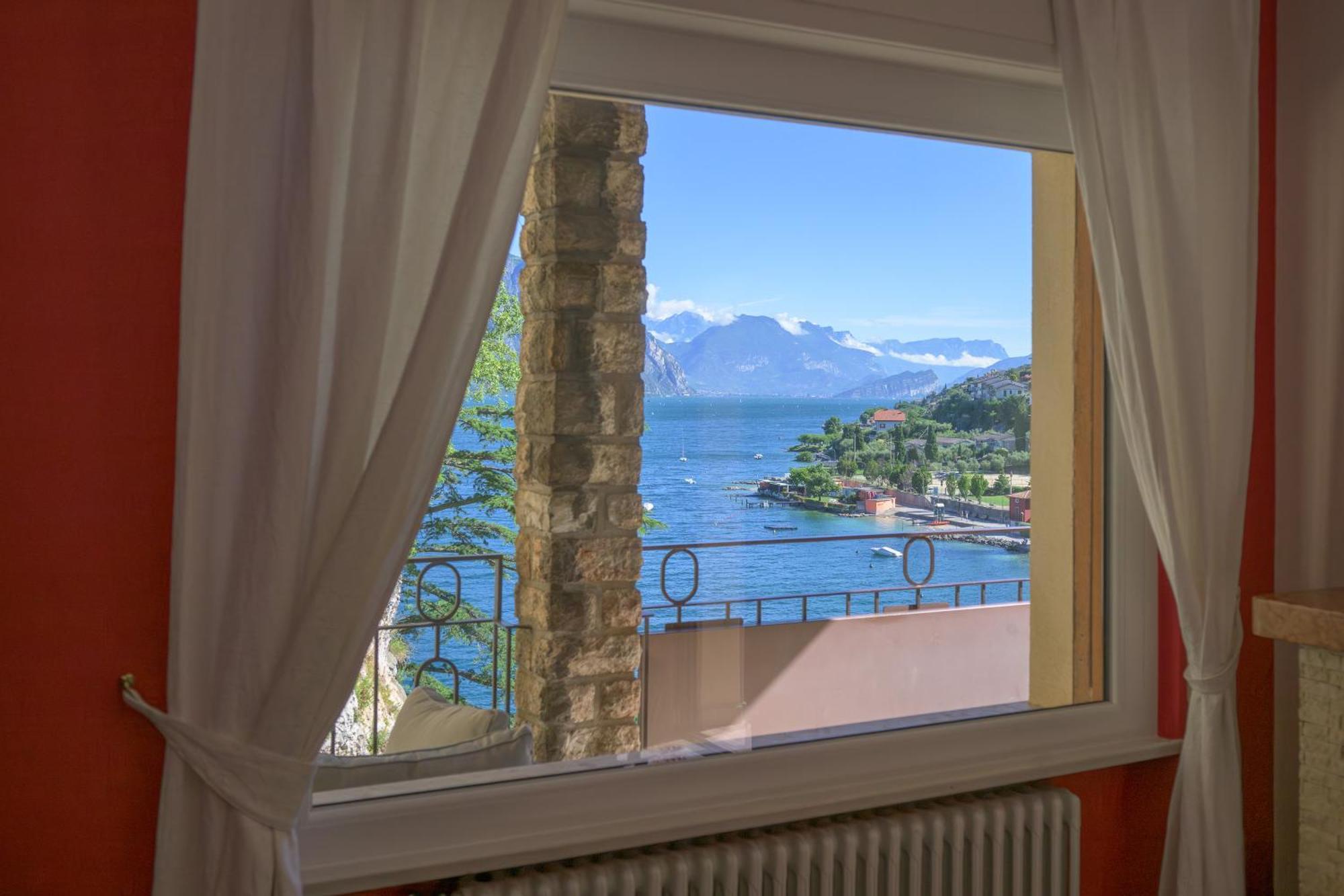 Breathtaking View. Apartment Malcesine Ngoại thất bức ảnh